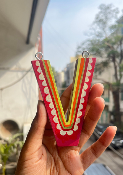 V initial Magnet